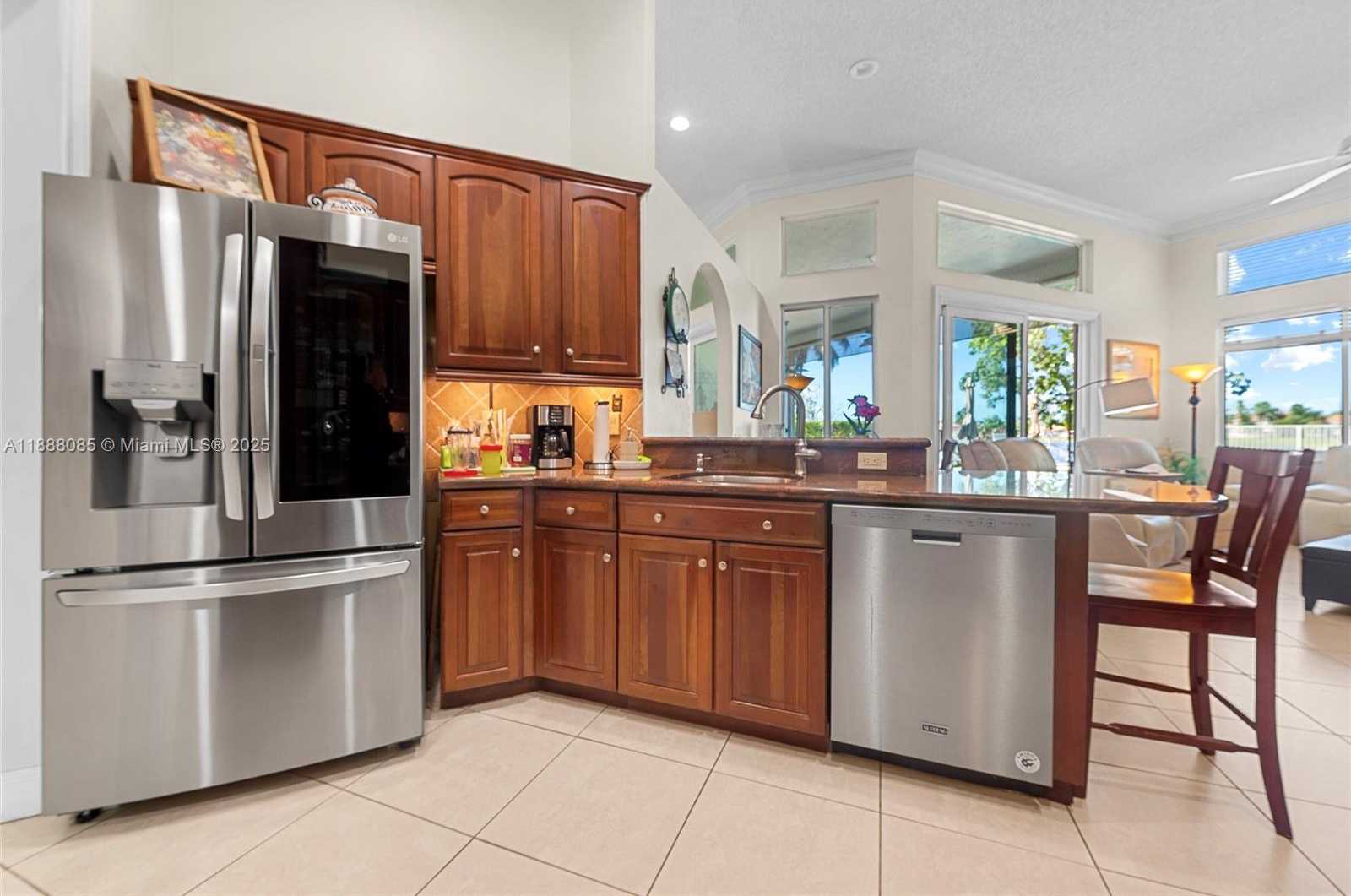 Small Image of 805 LAKE BLVD, Weston Number 4