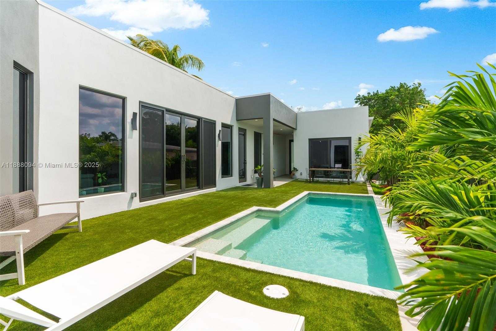 Small Image of 41 NORTH EAST 24TH ST, Wilton Manors Number 16