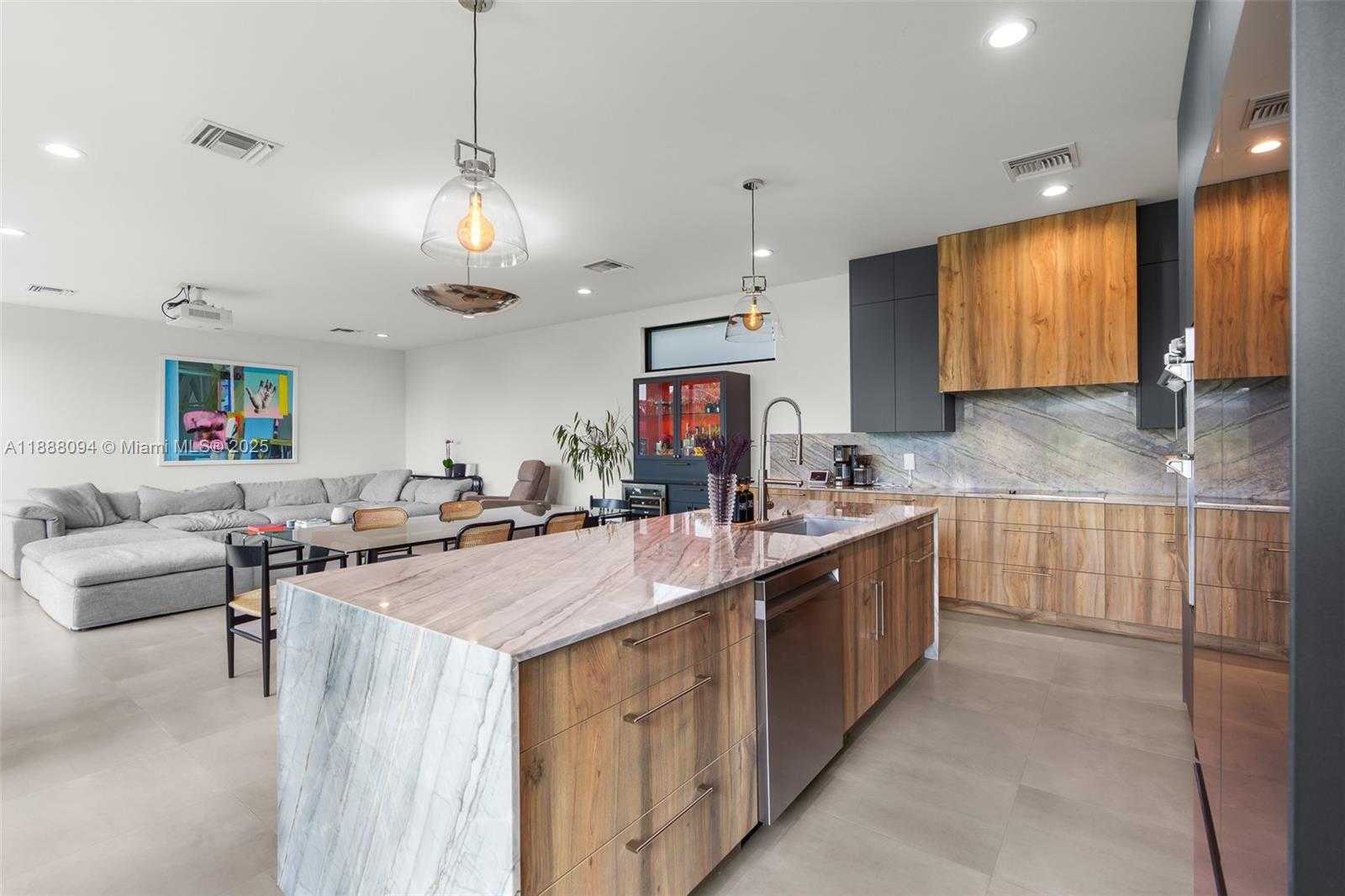 Small Image of 41 NORTH EAST 24TH ST, Wilton Manors Number 6