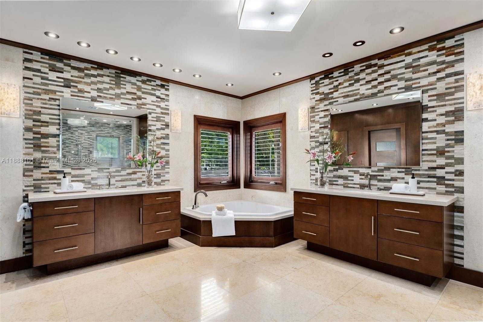 Small Image of 3310 GRANADA BLVD, Coral Gables Number 11