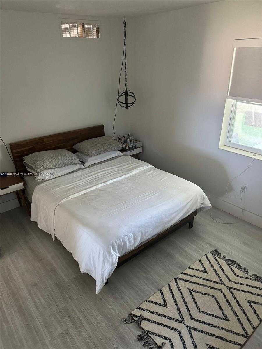 Small Image of 1000 NORTH EAST 134TH ST, North Miami Number 16