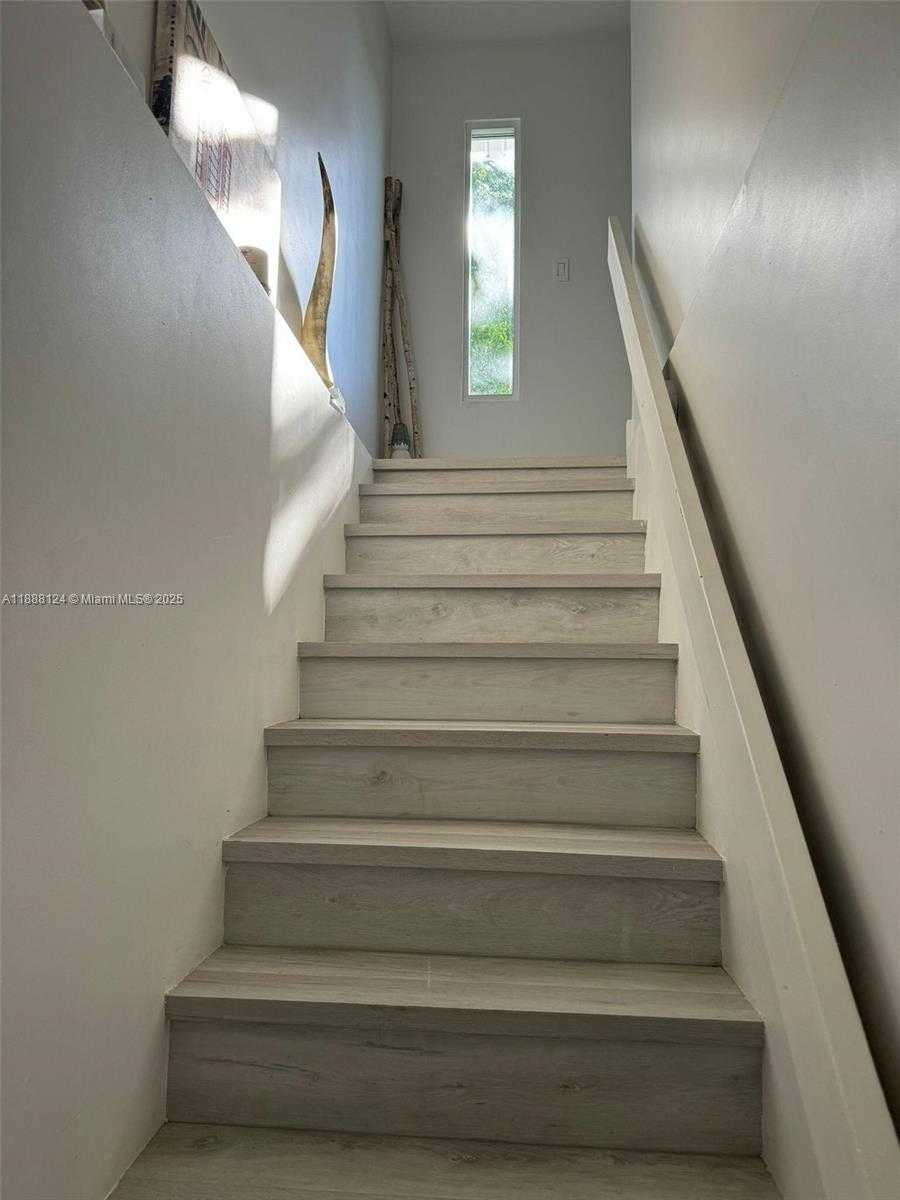 Small Image of 1000 NORTH EAST 134TH ST, North Miami Number 17
