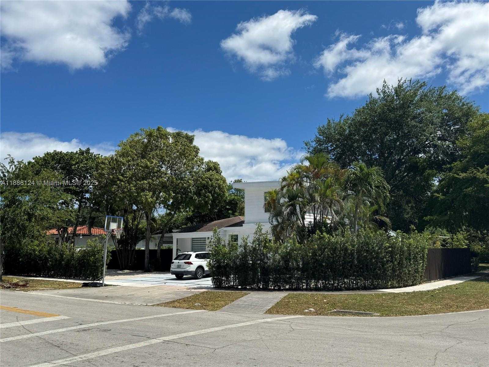 Small Image of 1000 NORTH EAST 134TH ST, North Miami Number 2