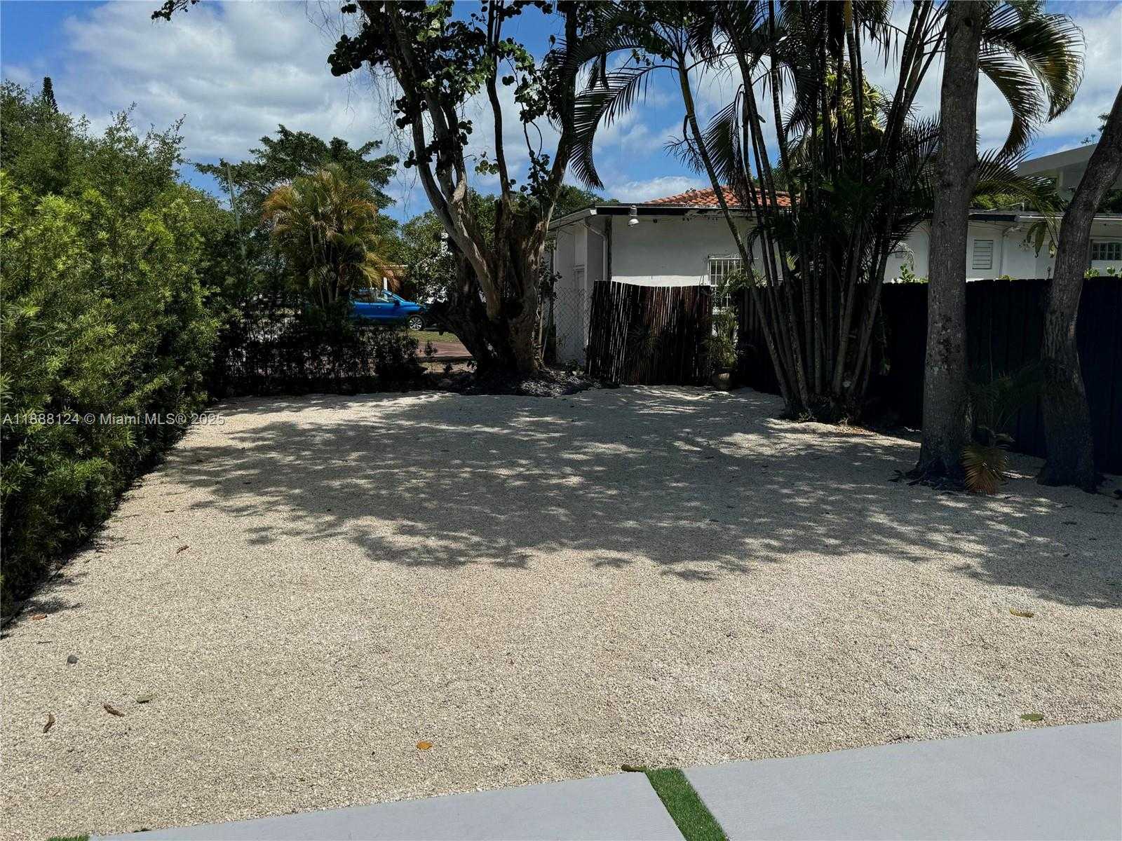 Small Image of 1000 NORTH EAST 134TH ST, North Miami Number 4