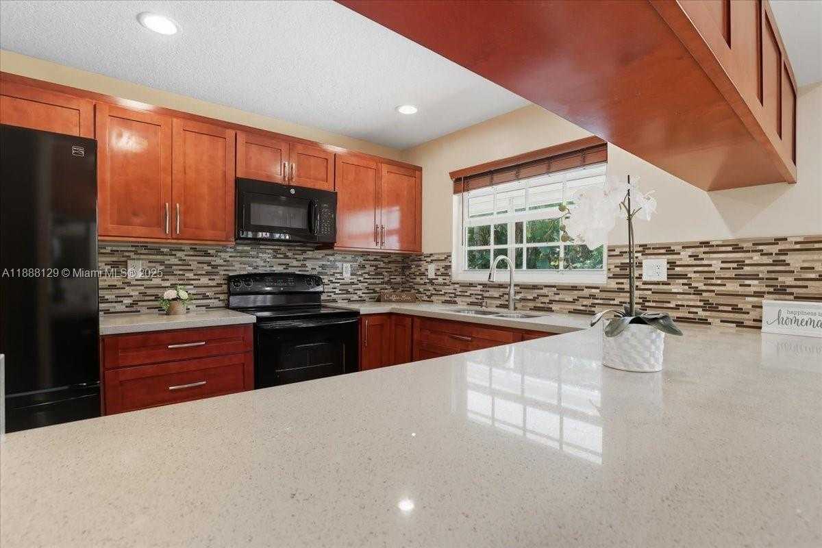 Small Image of 11230 SOUTH WEST 59TH PL, Cooper City Number 15