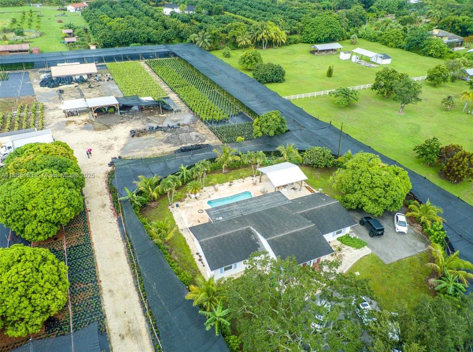 Small Image of 19390 SOUTH WEST 232ND ST, Miami Number 3