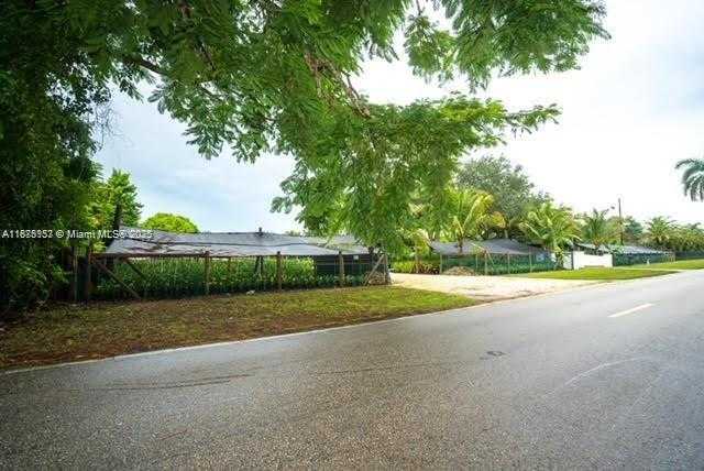 Small Image of 19390 SOUTH WEST 232ND ST, Miami Number 9