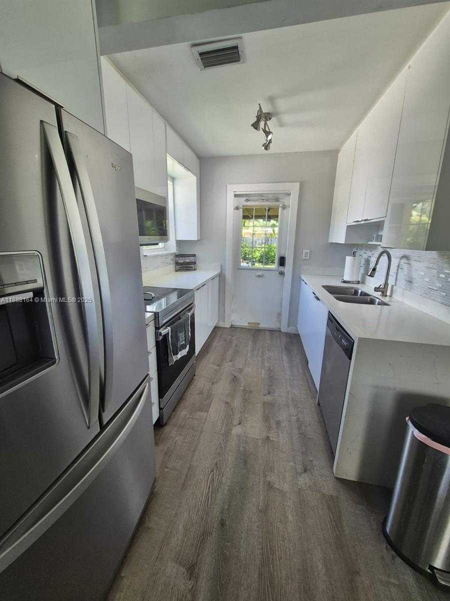 Small Image of 5240 NORTH EAST 16TH TER, Pompano Beach Number 8