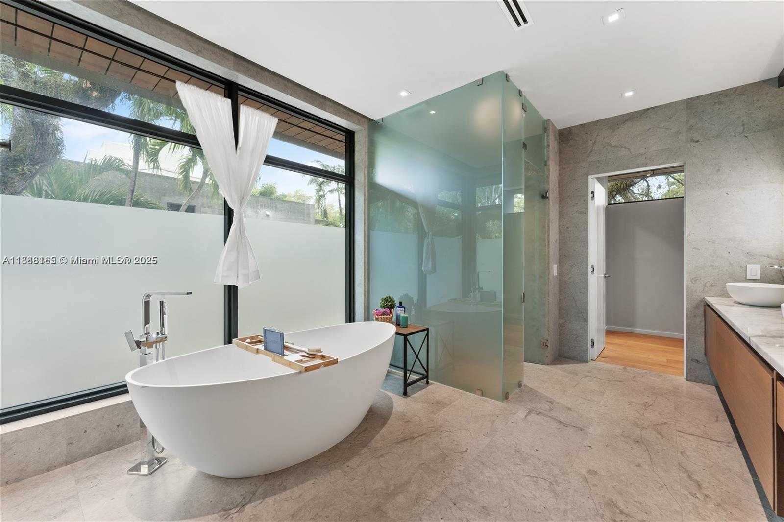 Small Image of 2803 CRYSTAL CT, Coconut Grove Number 12