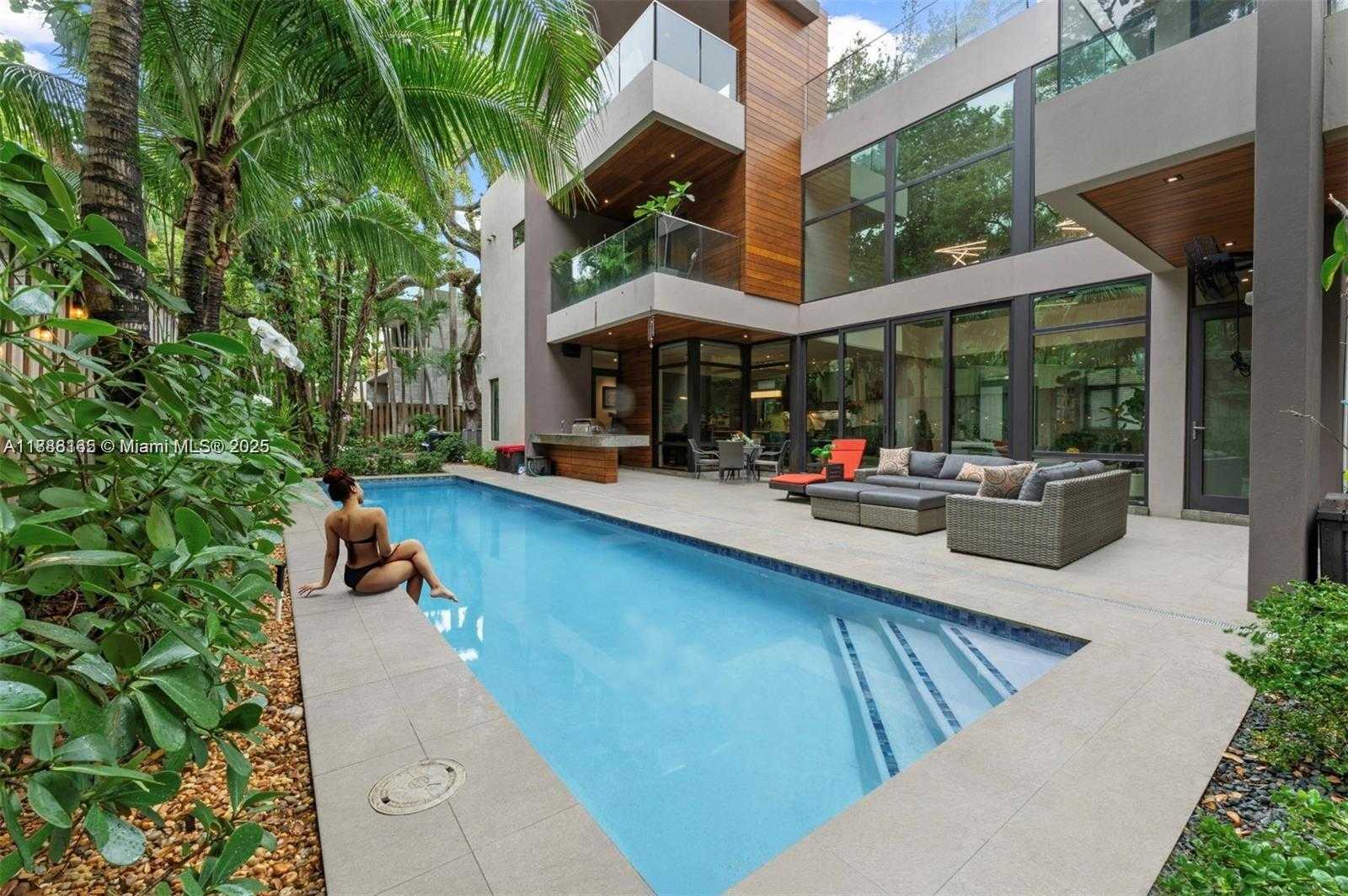 Small Image of 2803 CRYSTAL CT, Coconut Grove Number 3