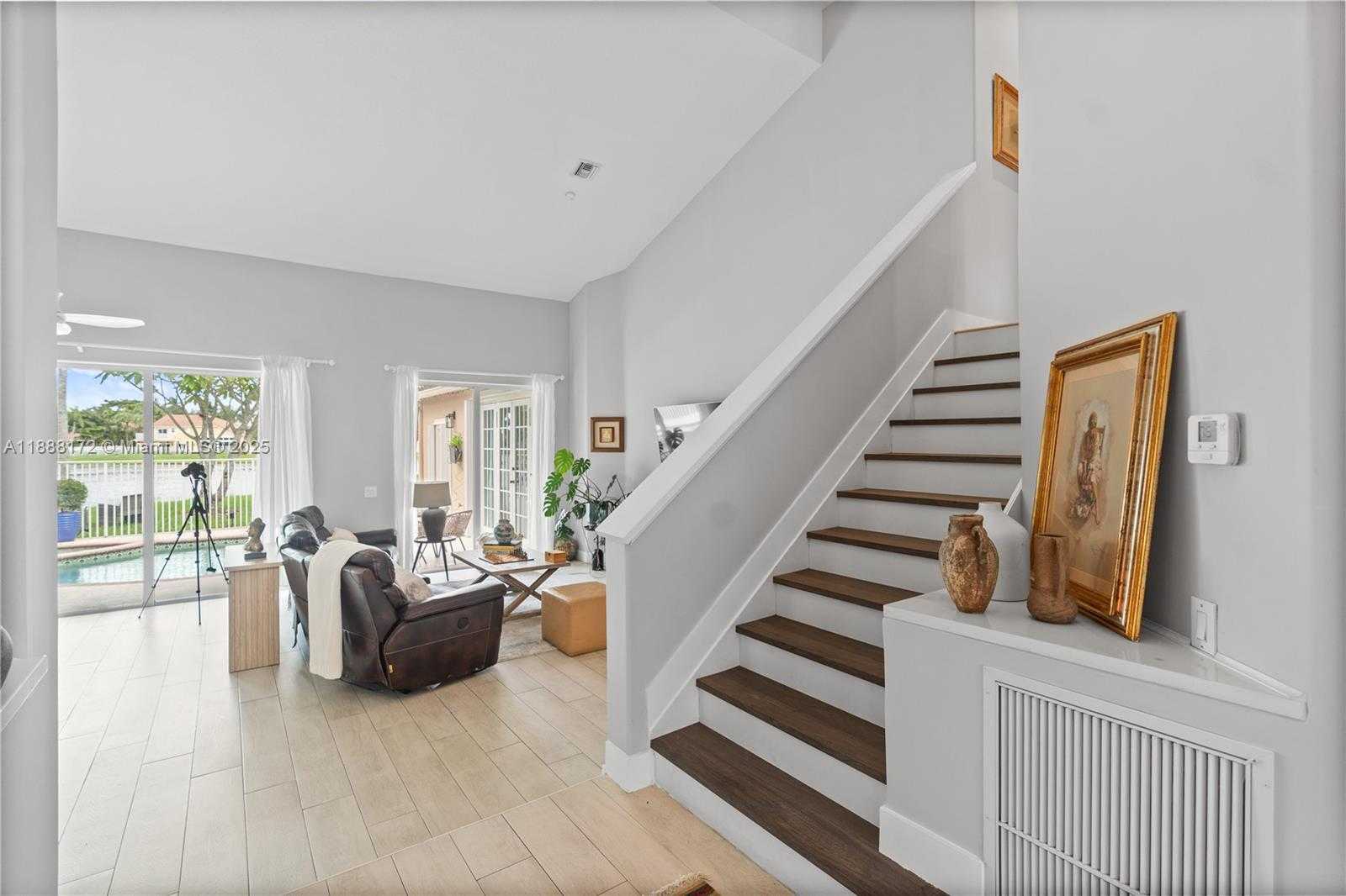 Small Image of 1171 LAGUNA SPRINGS DR, Weston Number 10