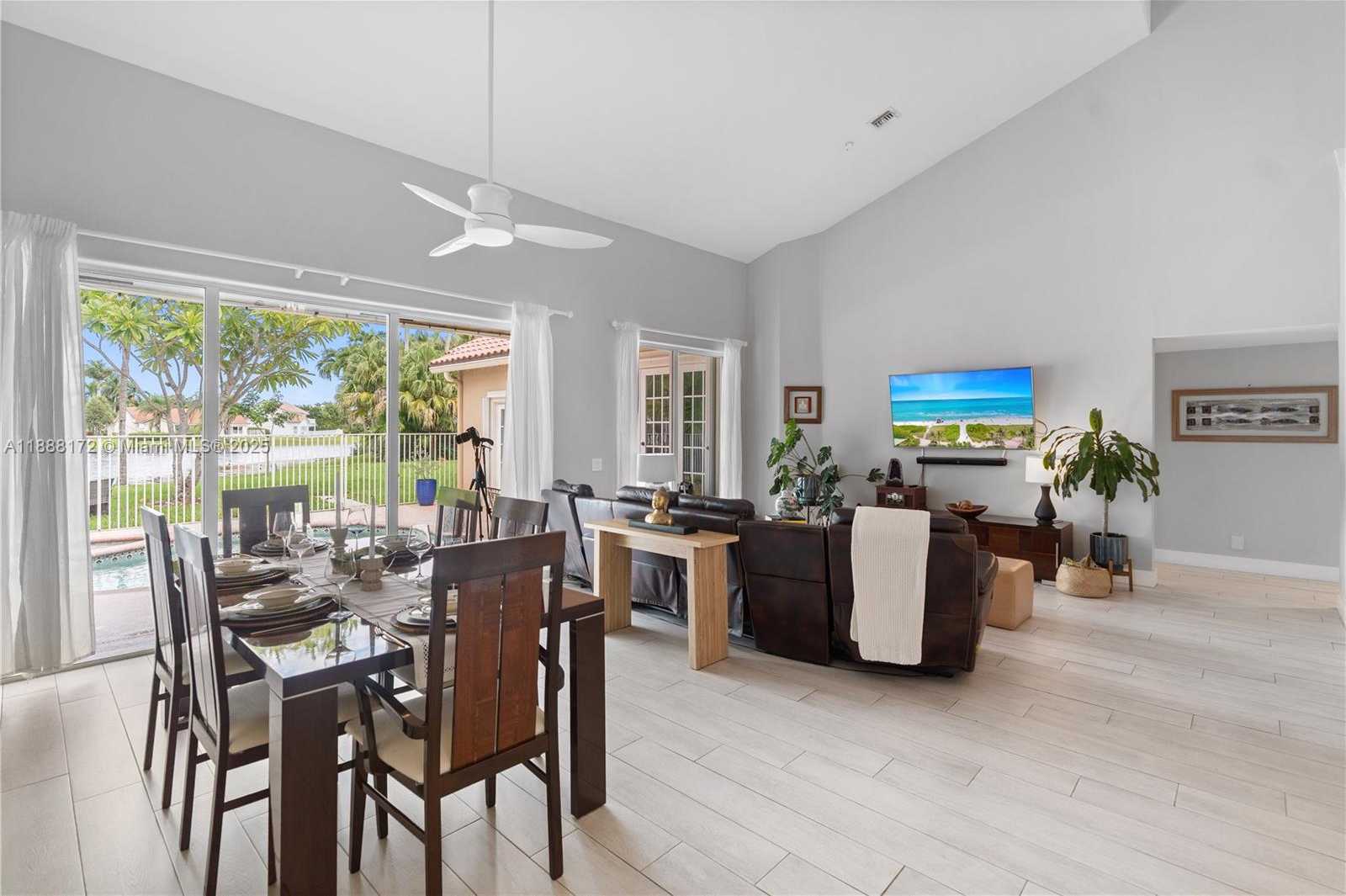 Small Image of 1171 LAGUNA SPRINGS DR, Weston Number 16