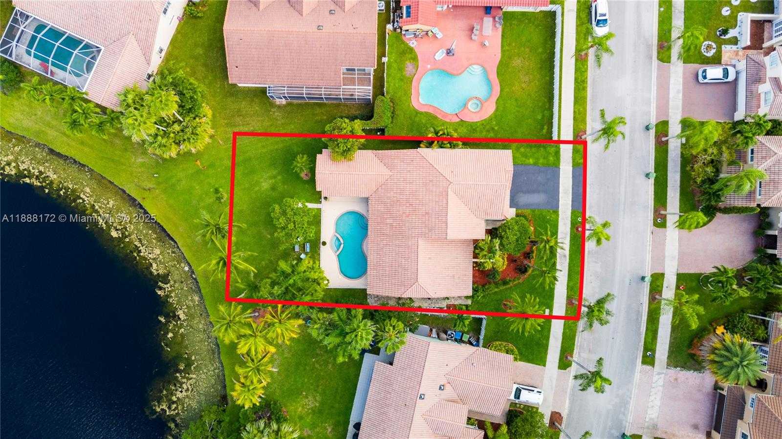Small Image of 1171 LAGUNA SPRINGS DR, Weston Number 2