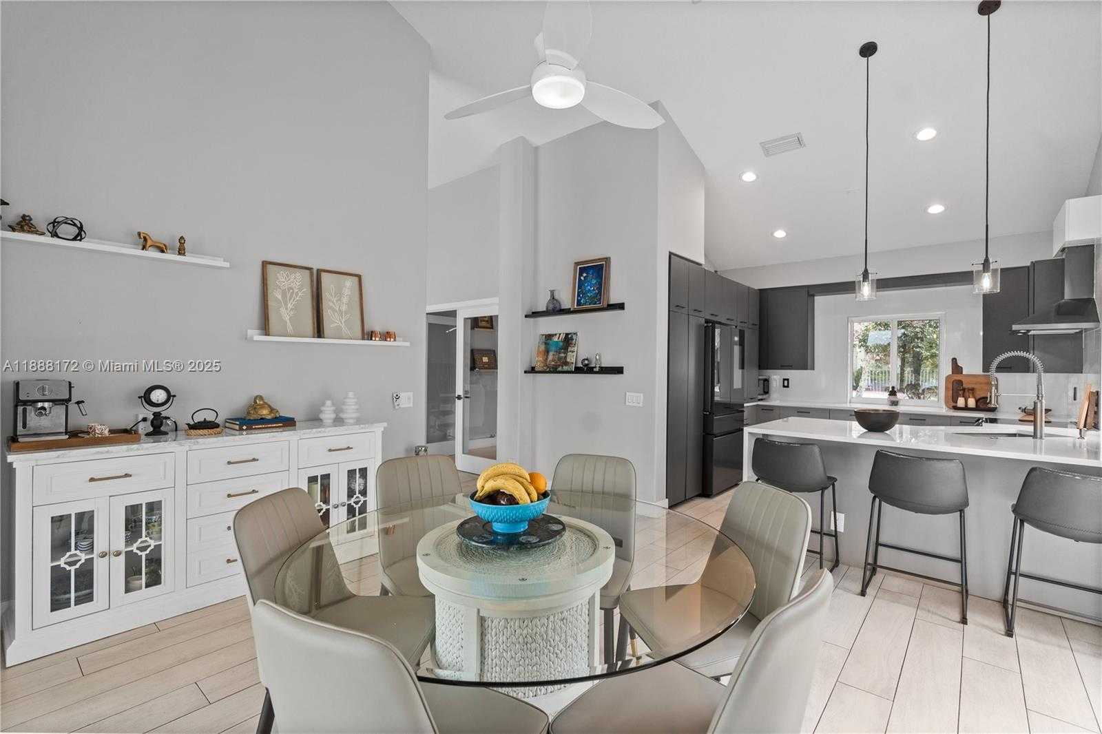Small Image of 1171 LAGUNA SPRINGS DR, Weston Number 20