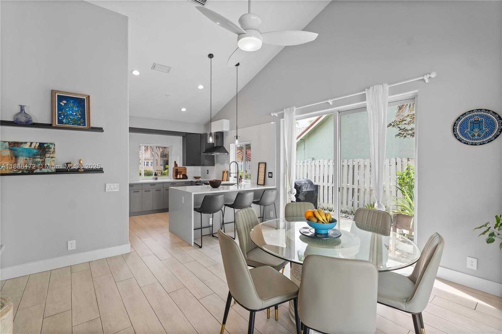 Small Image of 1171 LAGUNA SPRINGS DR, Weston Number 21