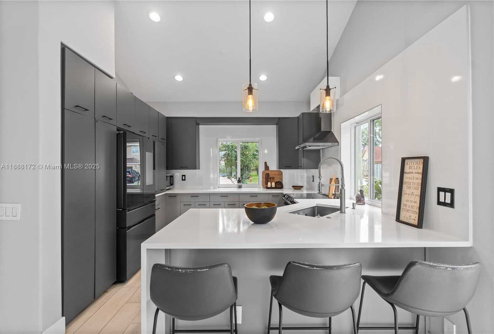 Small Image of 1171 LAGUNA SPRINGS DR, Weston Number 22