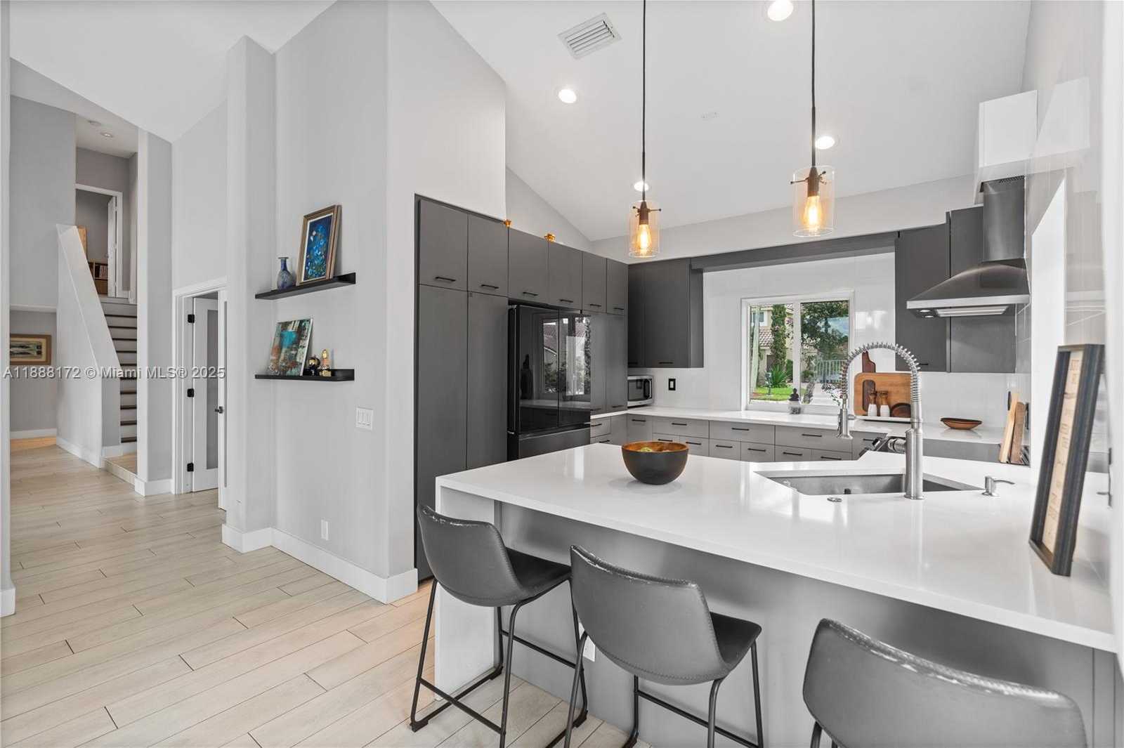 Small Image of 1171 LAGUNA SPRINGS DR, Weston Number 24