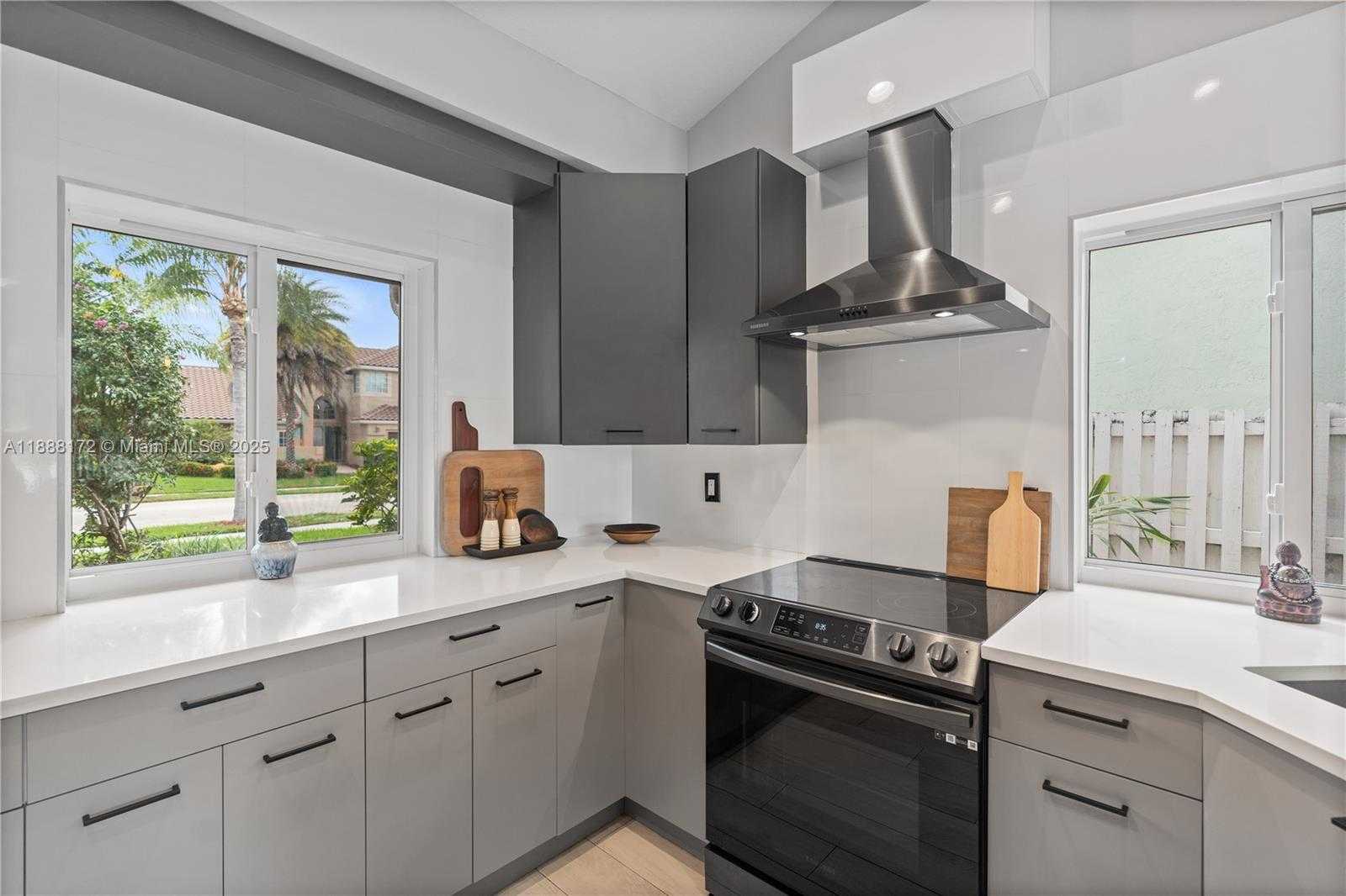 Small Image of 1171 LAGUNA SPRINGS DR, Weston Number 25