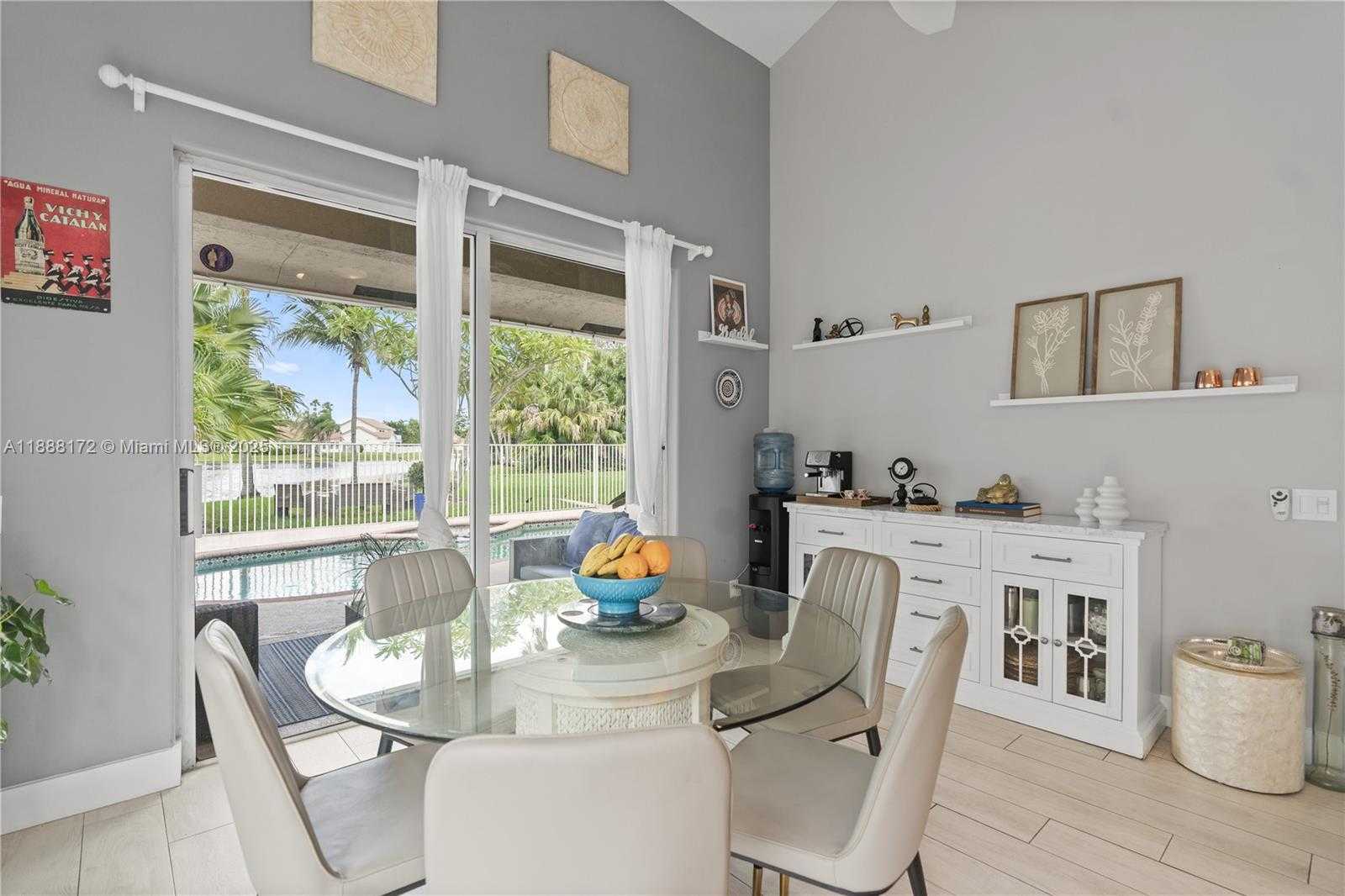 Small Image of 1171 LAGUNA SPRINGS DR, Weston Number 28