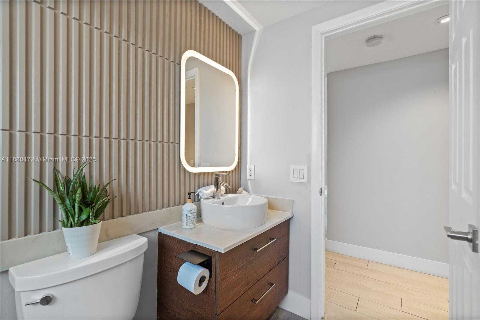 Small Image of 1171 LAGUNA SPRINGS DR, Weston Number 31