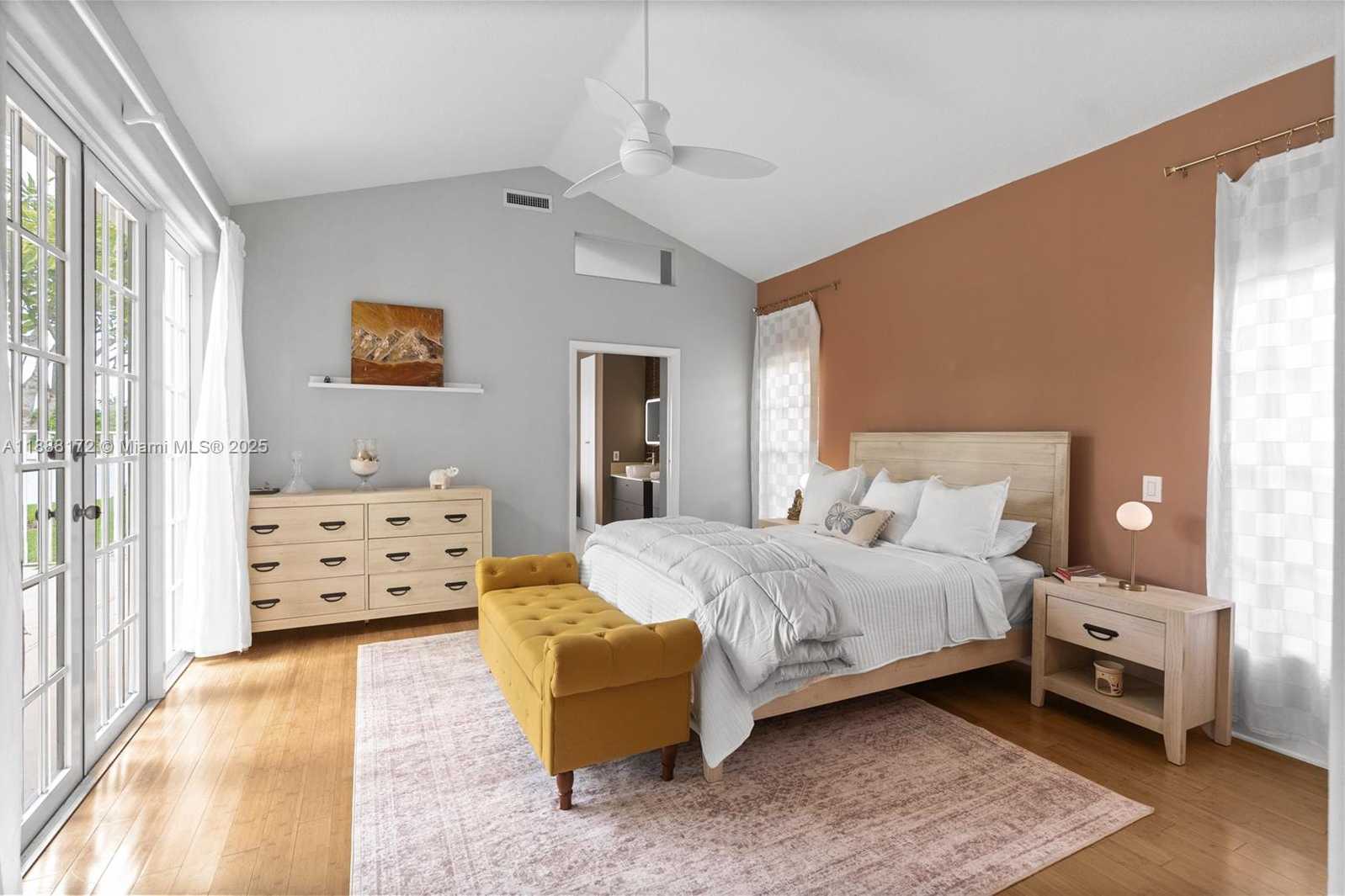 Small Image of 1171 LAGUNA SPRINGS DR, Weston Number 32