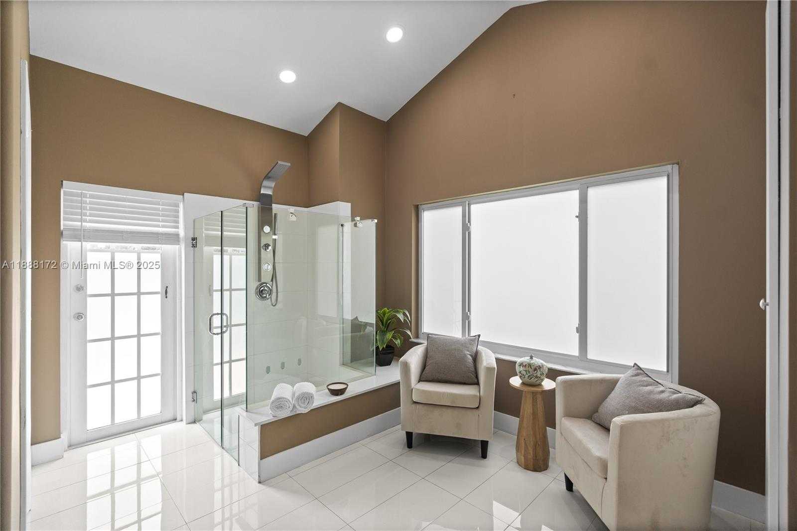 Small Image of 1171 LAGUNA SPRINGS DR, Weston Number 38
