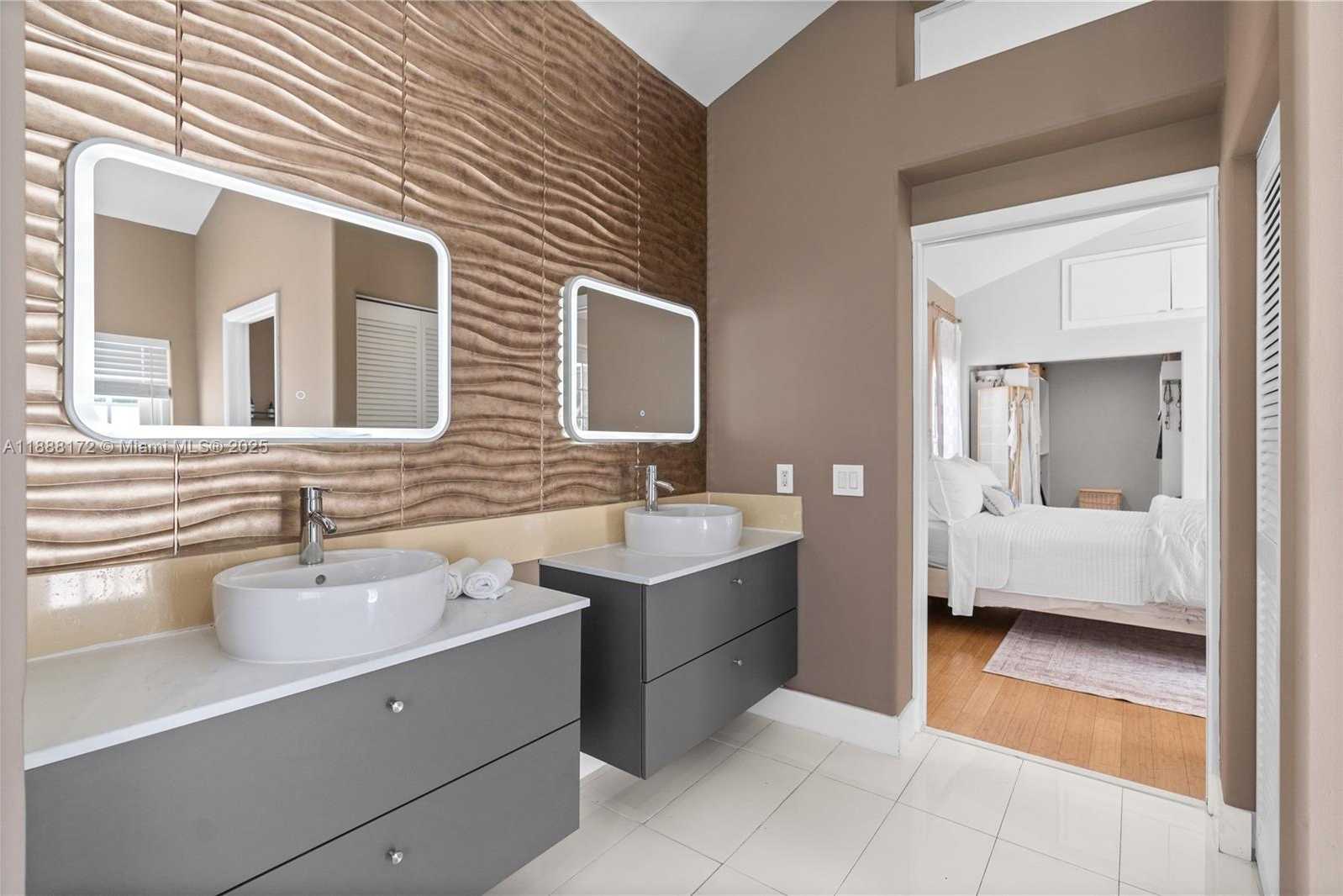 Small Image of 1171 LAGUNA SPRINGS DR, Weston Number 40
