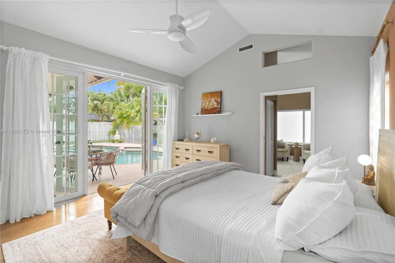 Small Image of 1171 LAGUNA SPRINGS DR, Weston Number 41