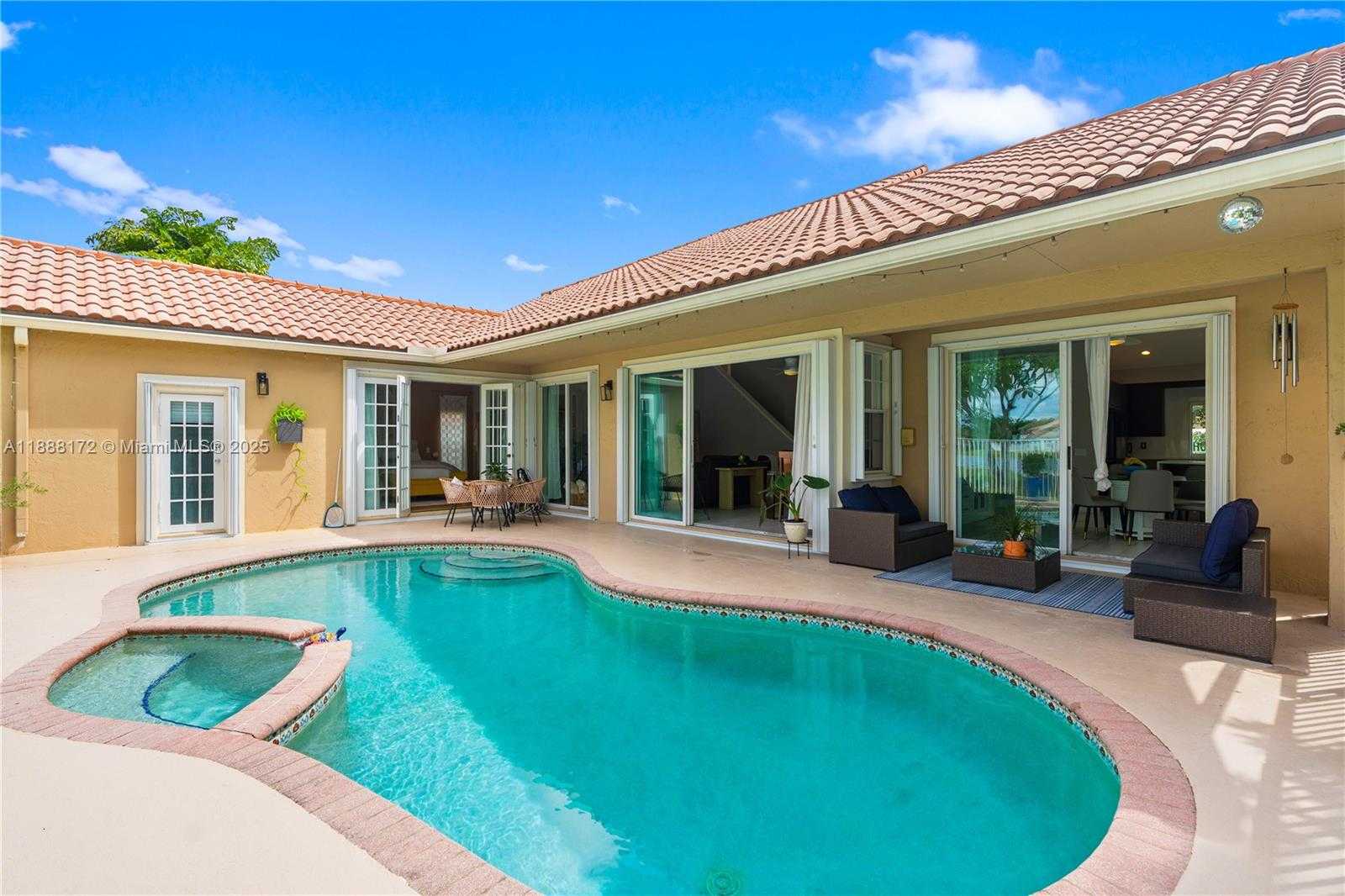 Small Image of 1171 LAGUNA SPRINGS DR, Weston Number 42