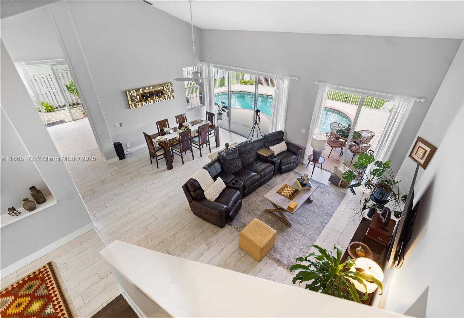 Small Image of 1171 LAGUNA SPRINGS DR, Weston Number 45