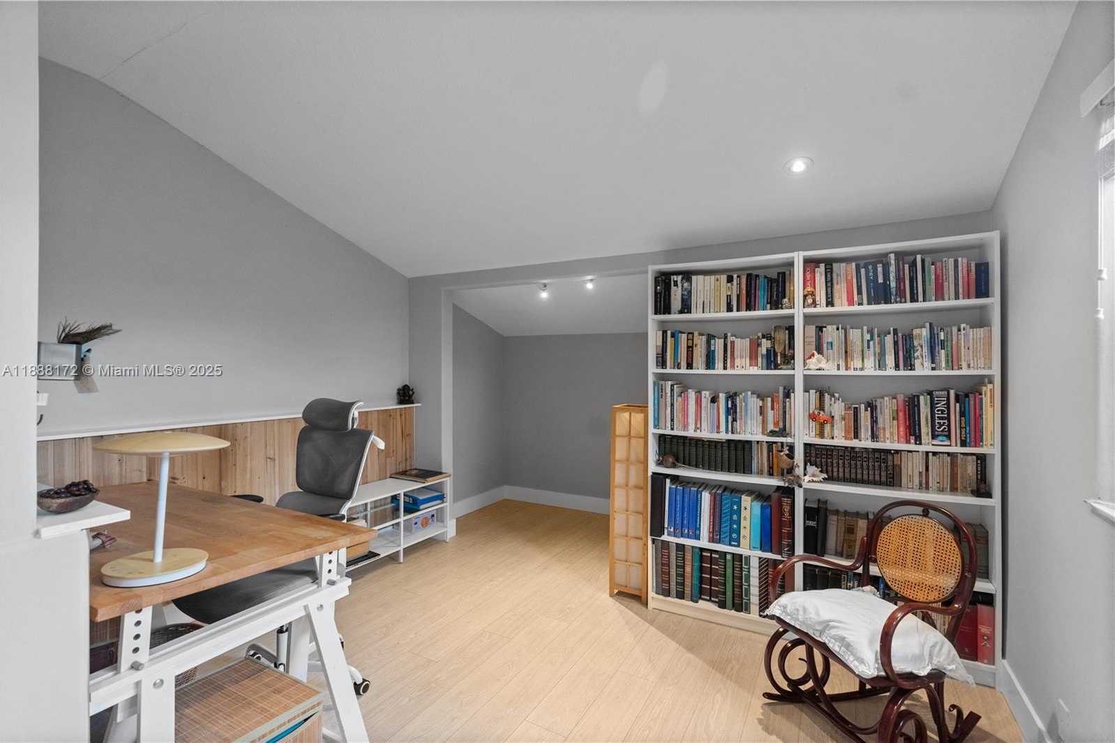 Small Image of 1171 LAGUNA SPRINGS DR, Weston Number 46