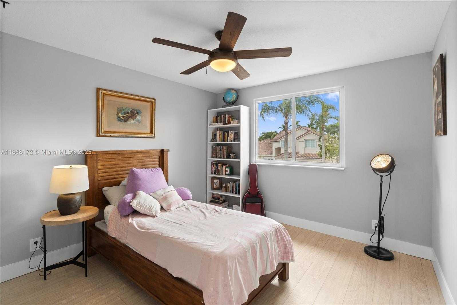 Small Image of 1171 LAGUNA SPRINGS DR, Weston Number 48