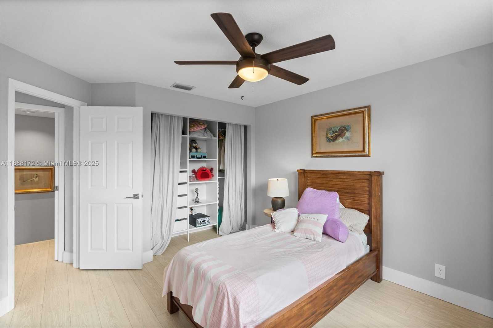 Small Image of 1171 LAGUNA SPRINGS DR, Weston Number 49