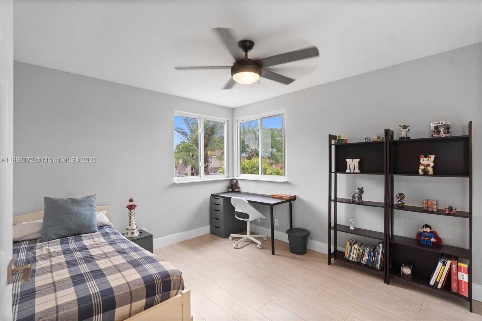 Small Image of 1171 LAGUNA SPRINGS DR, Weston Number 50