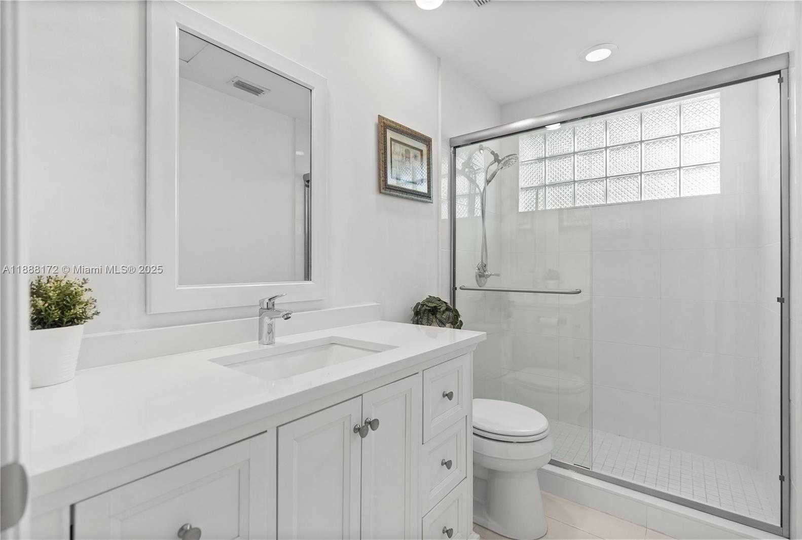 Small Image of 1171 LAGUNA SPRINGS DR, Weston Number 52