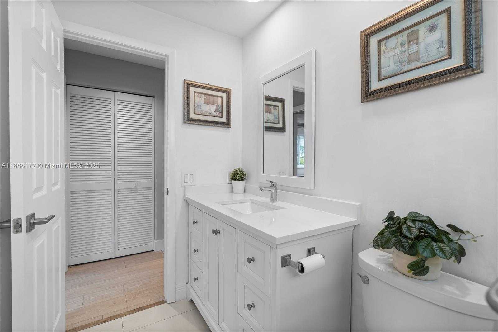 Small Image of 1171 LAGUNA SPRINGS DR, Weston Number 53