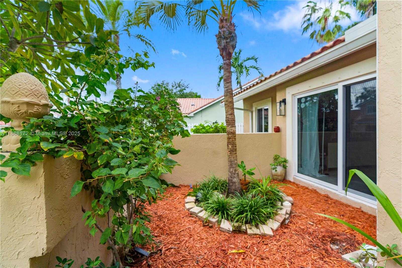 Small Image of 1171 LAGUNA SPRINGS DR, Weston Number 54