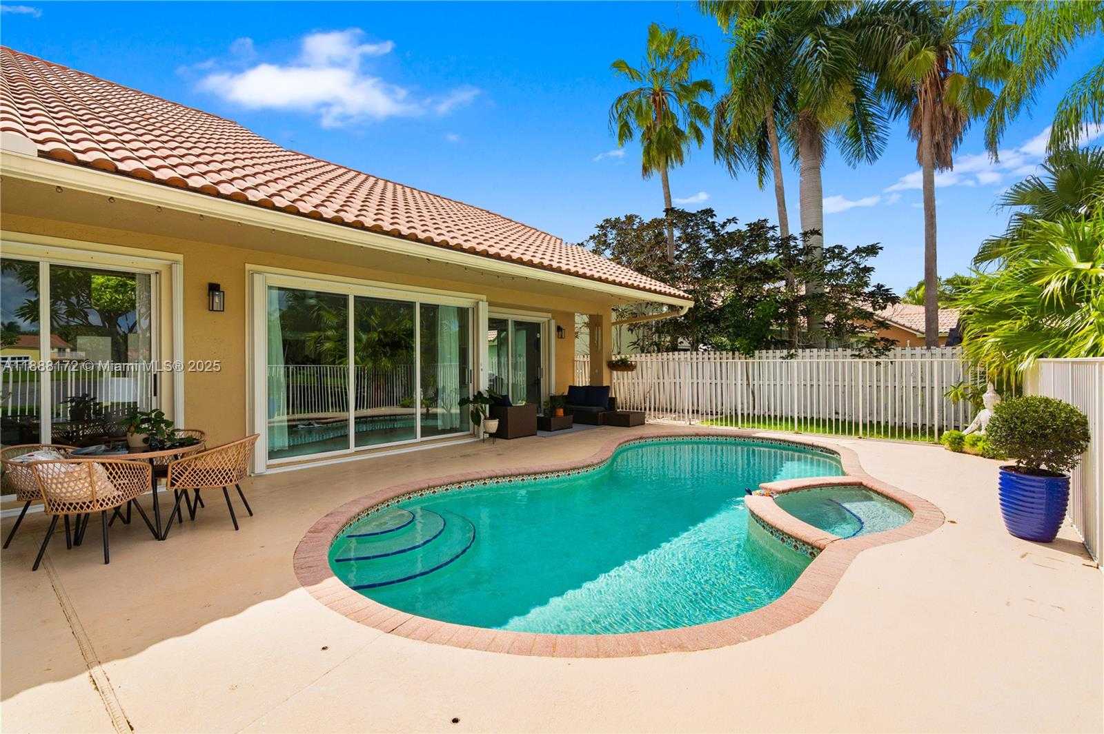 Small Image of 1171 LAGUNA SPRINGS DR, Weston Number 57