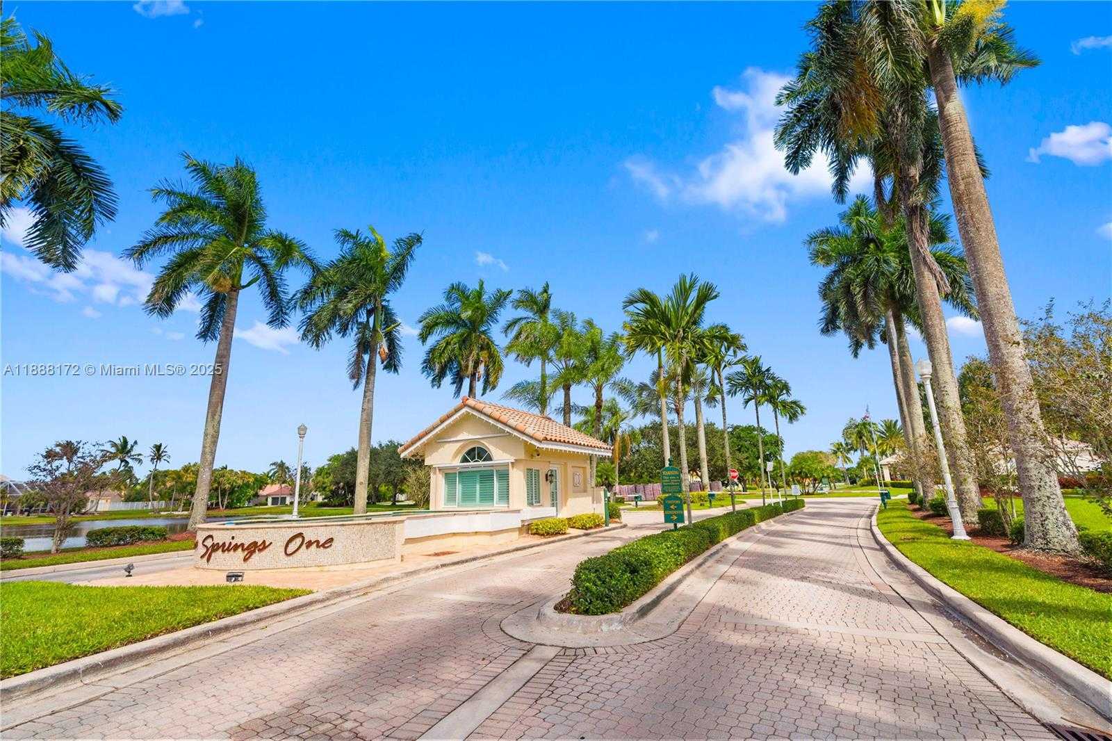 Small Image of 1171 LAGUNA SPRINGS DR, Weston Number 65