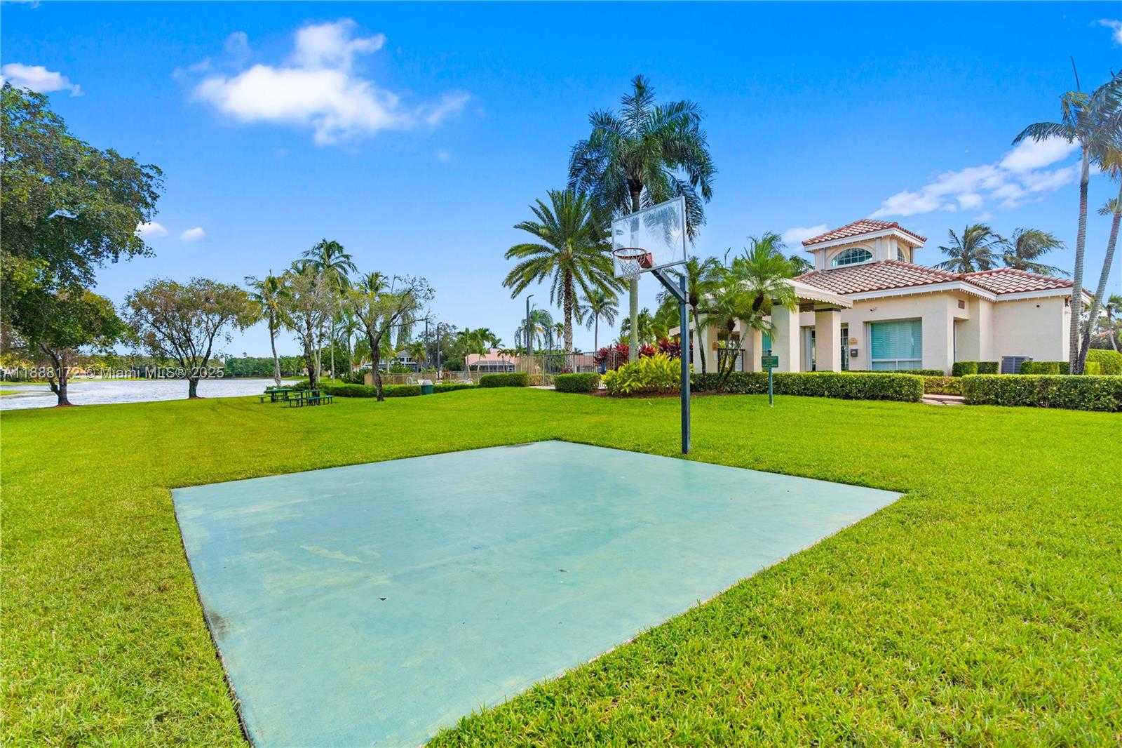 Small Image of 1171 LAGUNA SPRINGS DR, Weston Number 66