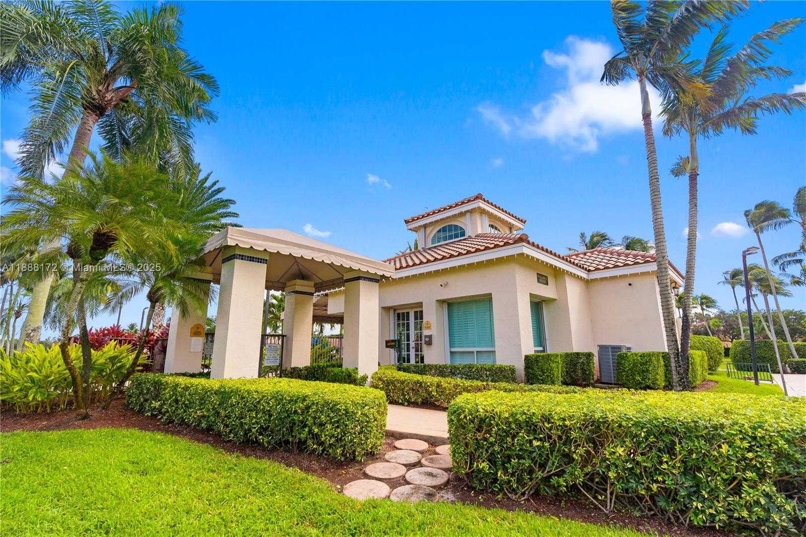 Small Image of 1171 LAGUNA SPRINGS DR, Weston Number 67