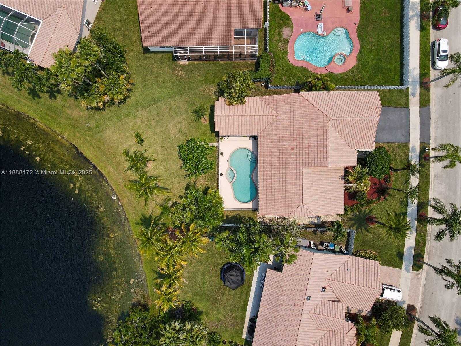 Small Image of 1171 LAGUNA SPRINGS DR, Weston Number 69