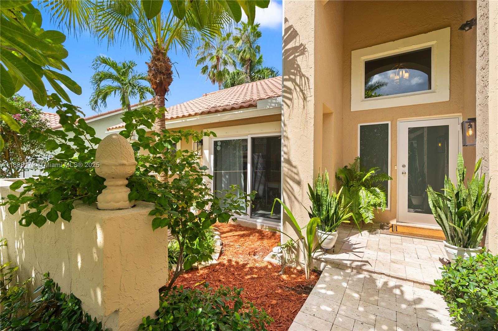 Small Image of 1171 LAGUNA SPRINGS DR, Weston Number 7
