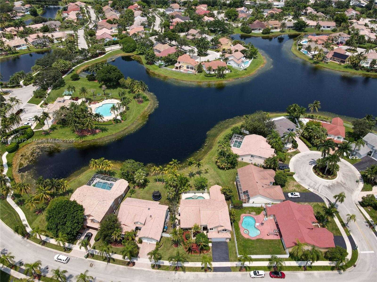 Small Image of 1171 LAGUNA SPRINGS DR, Weston Number 70