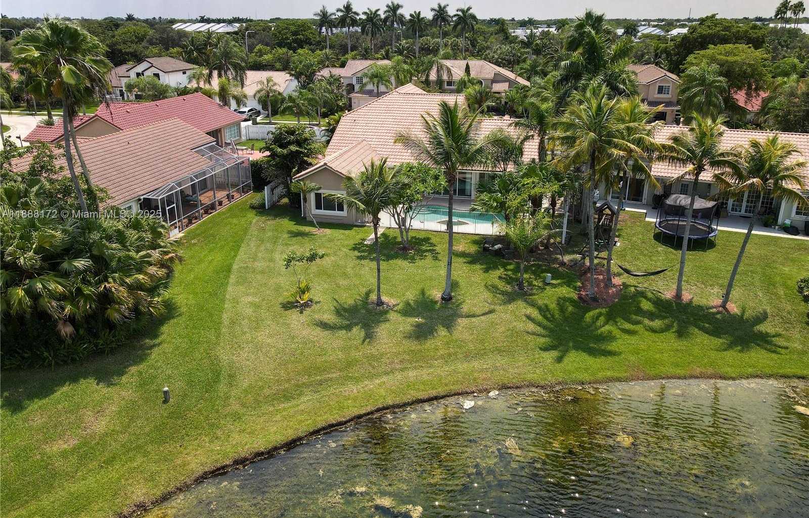 Small Image of 1171 LAGUNA SPRINGS DR, Weston Number 76