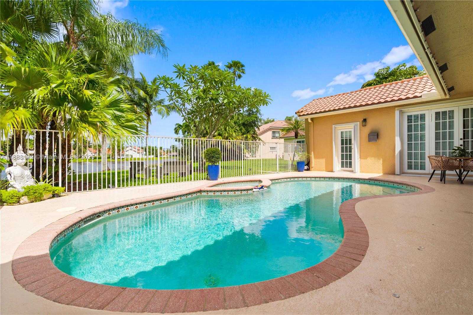 Small Image of 1171 LAGUNA SPRINGS DR, Weston Number 8