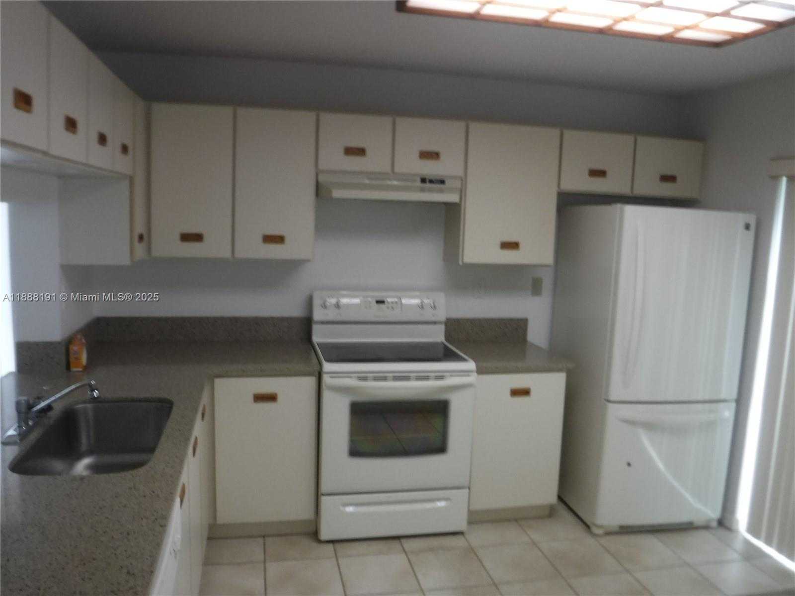 Small Image of 10889 SOUTH WEST 149TH PL, Miami Number 14