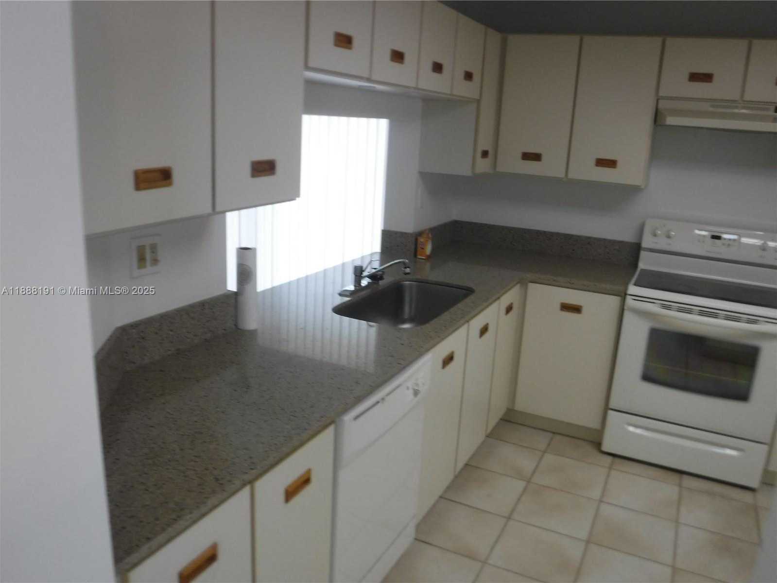 Small Image of 10889 SOUTH WEST 149TH PL, Miami Number 15