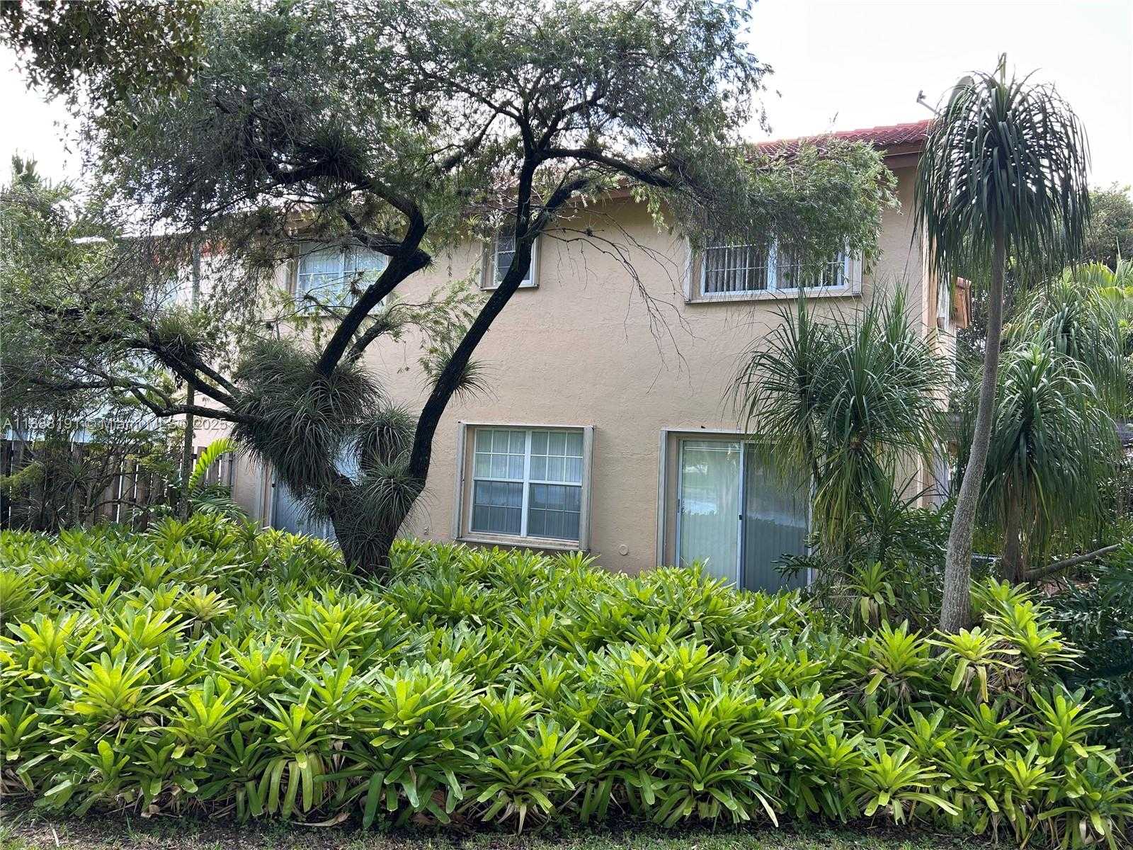 Small Image of 10889 SOUTH WEST 149TH PL, Miami Number 2