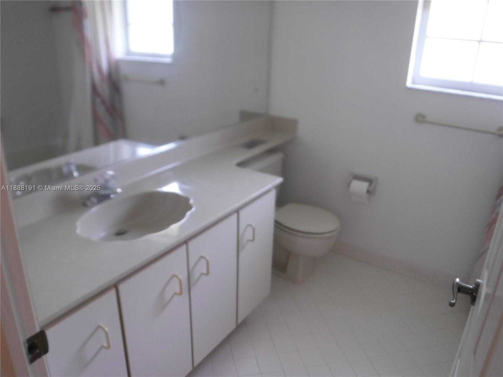 Small Image of 10889 SOUTH WEST 149TH PL, Miami Number 25